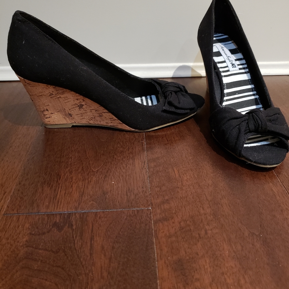 American Eagle Black Open Toe Wedges